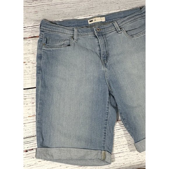 Levis Womens Jean Shorts Size 14 Light Blue Denim Cuffed Hem Longer 10” Length - Picture 5 of 9